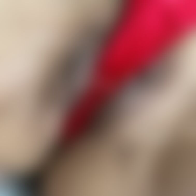 少し食い込ませると
ビラビラが思いっきりはみ出ちゃう✨
エロいですかぁ？？