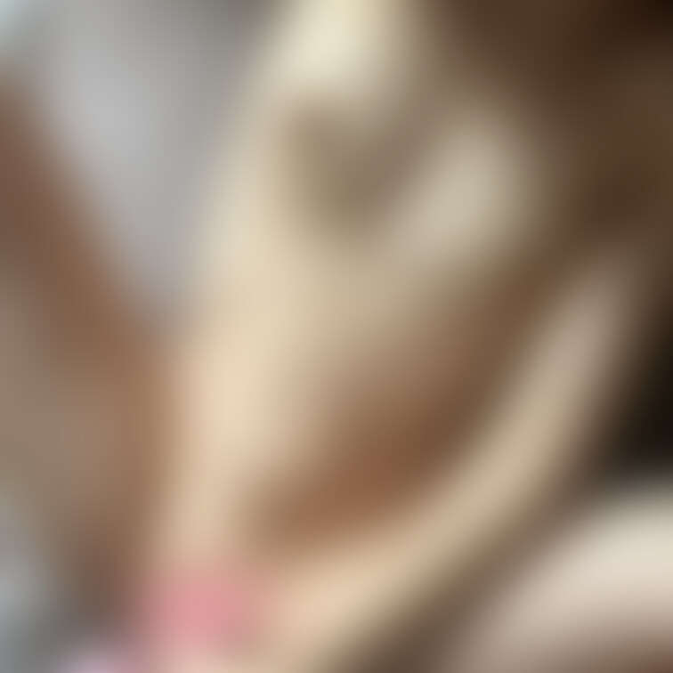 何だろ..ムラムラする..
こっそり1人でしちゃいます..///