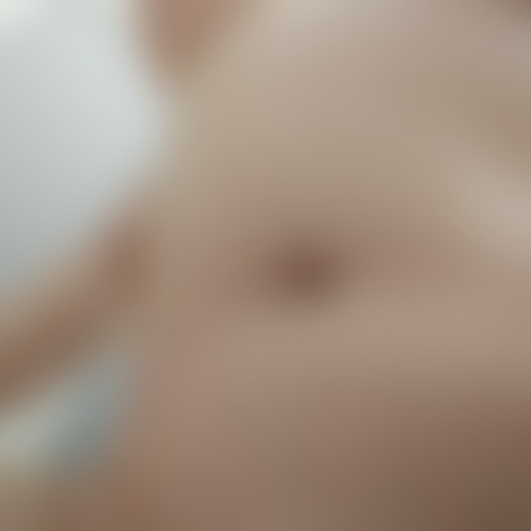 下から見上げるムッチリ熟女のエロい身体💯