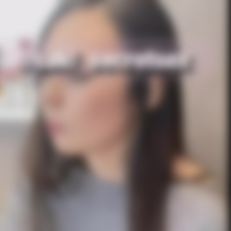 ファーストフード店でパンツ見せて来るこんな感じの人居たら声かけちゃう？見てるだけ？🥰