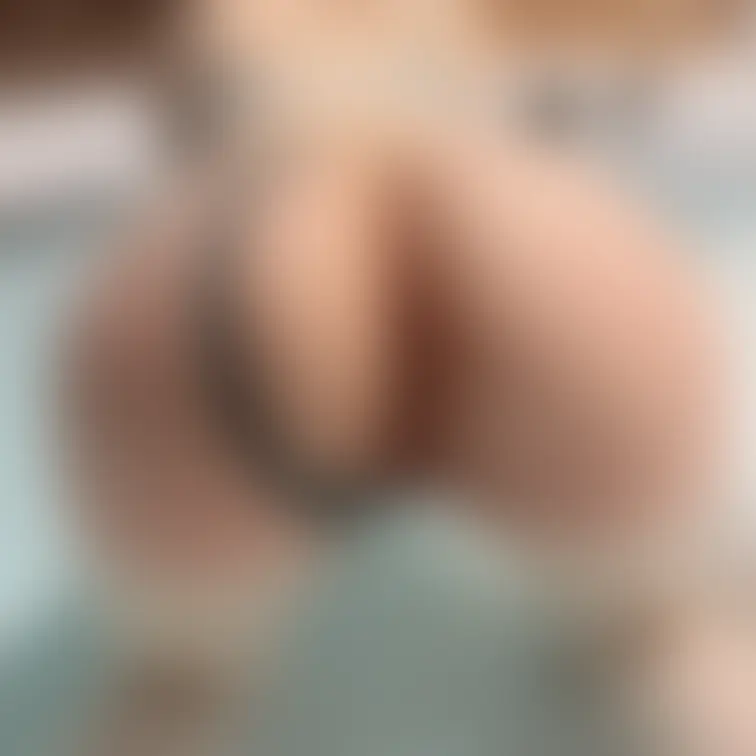 ずぶ濡れでお股ずらしのカルバンクライン😘パイパンおマン子の形もわかります？😳オカズにして気持ち良くなってくださいね😘