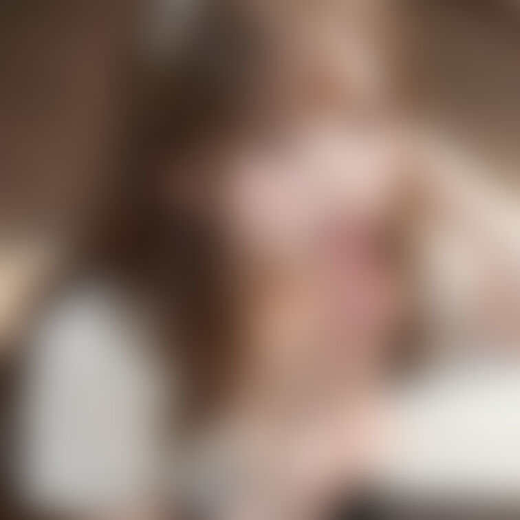 口で気持ちよくしてくれる女の子です！