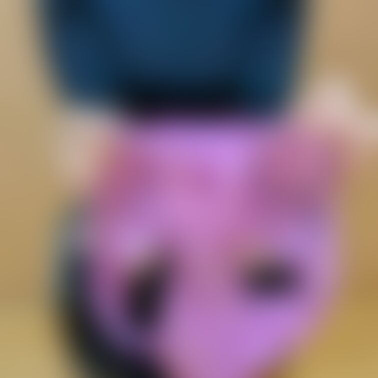 人妻パンチラ食べ歩き～北京ダック編～で着用したパンティーをお譲りします。女の子の日が長引いていてかなり汚れてしまいました