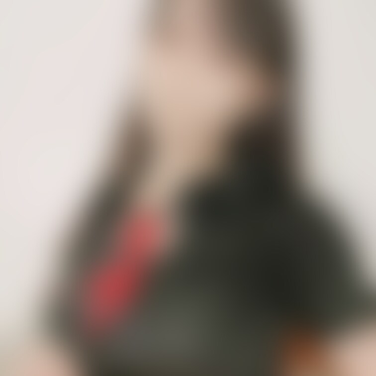 ブラ透けてる…？