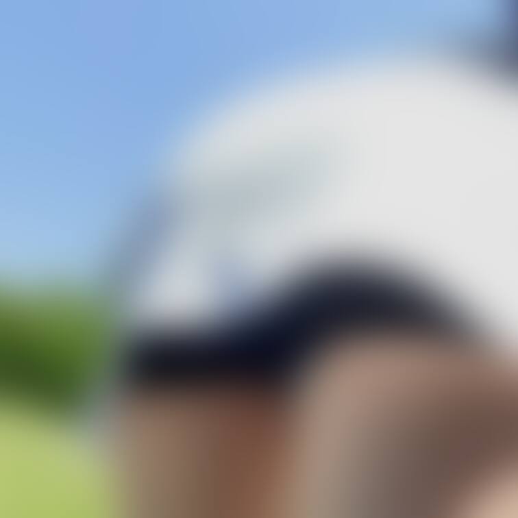 ゴルフのスカートってかがむと見えちゃいますよね。。