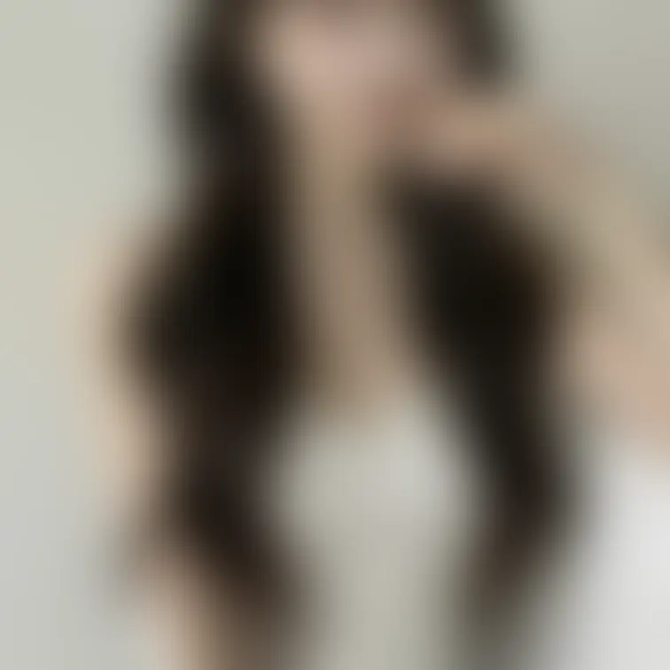 ロングエクステを付けたので、大事なファンの方から頂いたヘアアイロンで髪を巻いてみました🥰