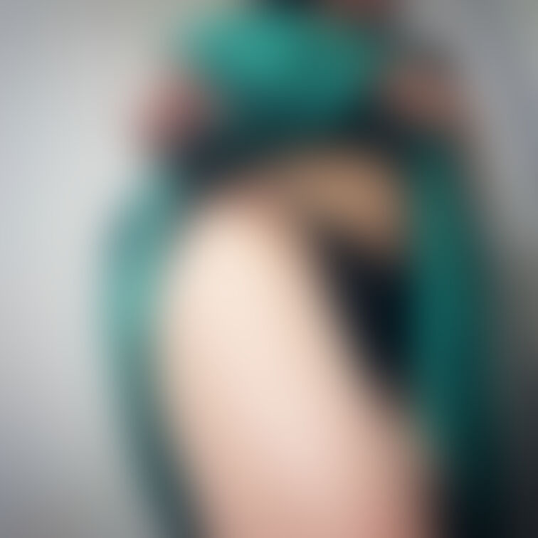 …で、今日は黒のTバックでお出かけのようでした🫣💦

真夏の日差しで汗ばむし、食い込むし女性って大変だな(´•̥̥̥