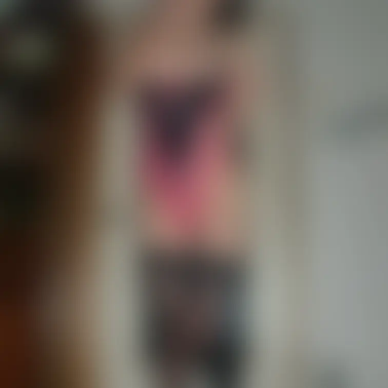 いつものように新しい衣装が届いたので、家族が居ない間に、かなり年下の男性を家に連れ込み騎乗位で中出ししてもらった時の写真