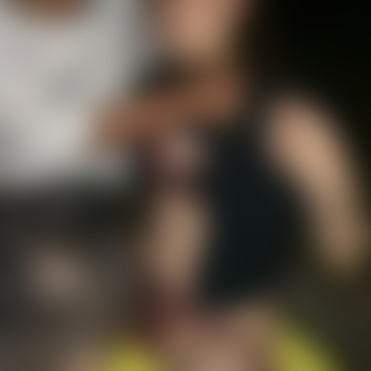 どんどん脱がされていきます。

#人妻
#NTR
#寝取られ
#SEX
#3P
#他人棒
#フェラ
#