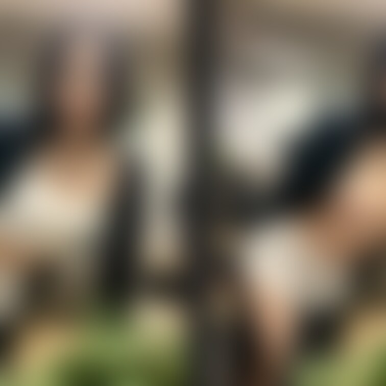 着衣と脱衣を並べた画像です。画像№570