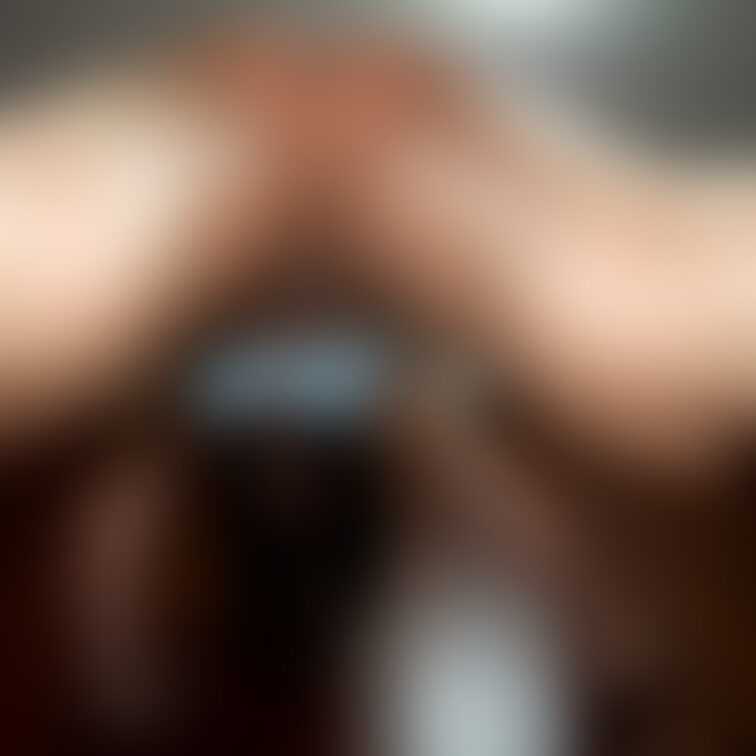 【極薄光沢ストッキングノーパン直穿き】
もっと応援プラン限定
画像：5枚

動画の中での妻の画像verです。

