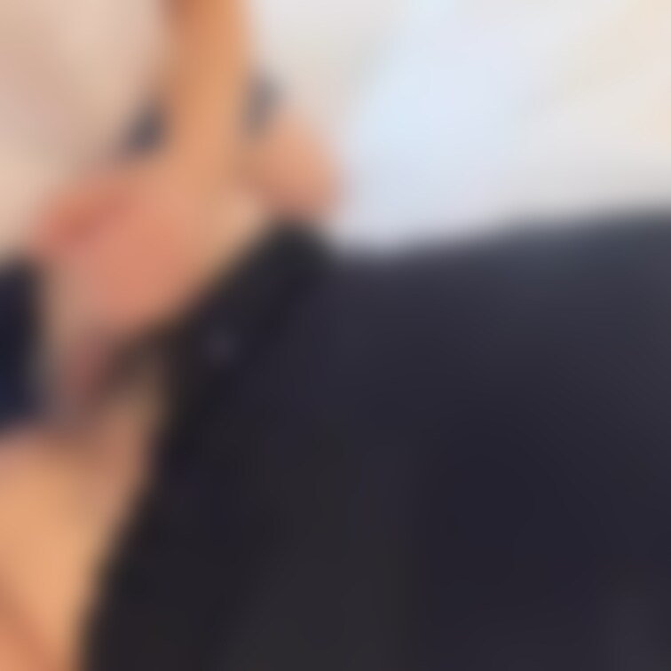 これって興奮する？

私も気持ちよくなりたくて
ぬるぬるお●んこを太ももに擦り付けてみたよ
