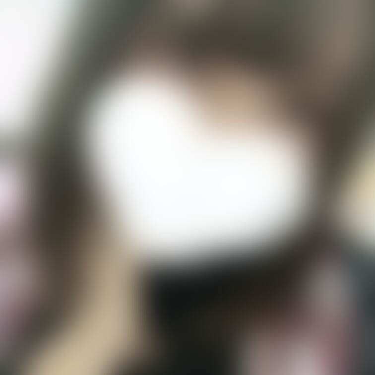 少し前の写真でてきた〜！！
久しぶりに髪切りたいなって思ったけど髪長いみかんと短いみかんどっちが好きですか？🥰