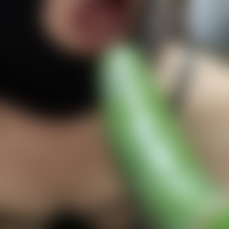 立派にそそり立つアレを美味しそうに頬ばる💓かえで💓

夫よりも太くて硬いから興奮したとのこと❤️　この後は…下のお口