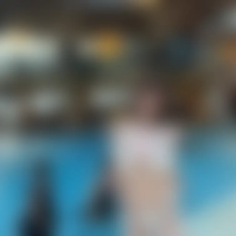 この身体で私がプールにいたらどうする？🤍