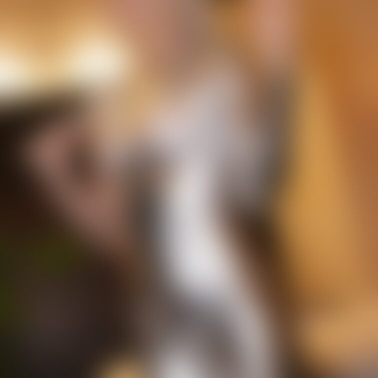 【アイドル級美少女銀粉撮影】
超可愛いアイドル級の女の子が銀粉撮影に初挑戦してくれました!
自分の手で銀色に染め