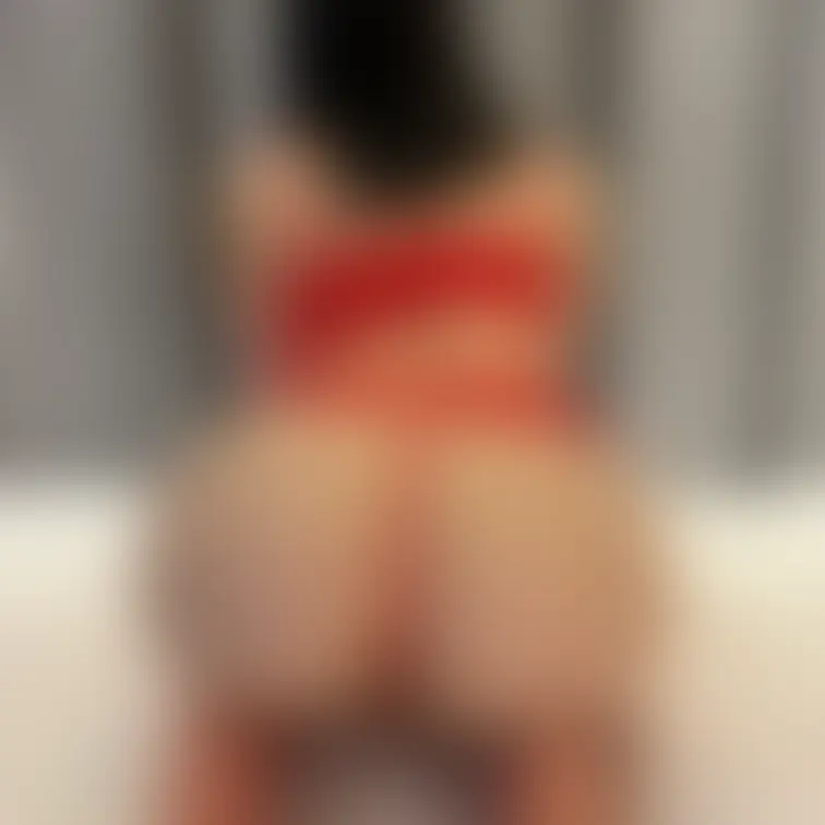 スレンダー体型の、おっぱいもお尻も大きいお姉さん。
