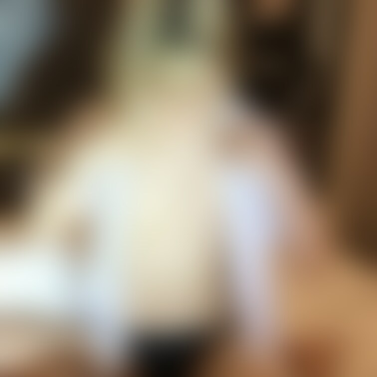 【華のNo.SEVENTEENちゃん】スカート脱いで、ワイシャツ脱ぎ脱ぎ💕太もも生足がたまりません〜初乳首ちらり😝❤️そ