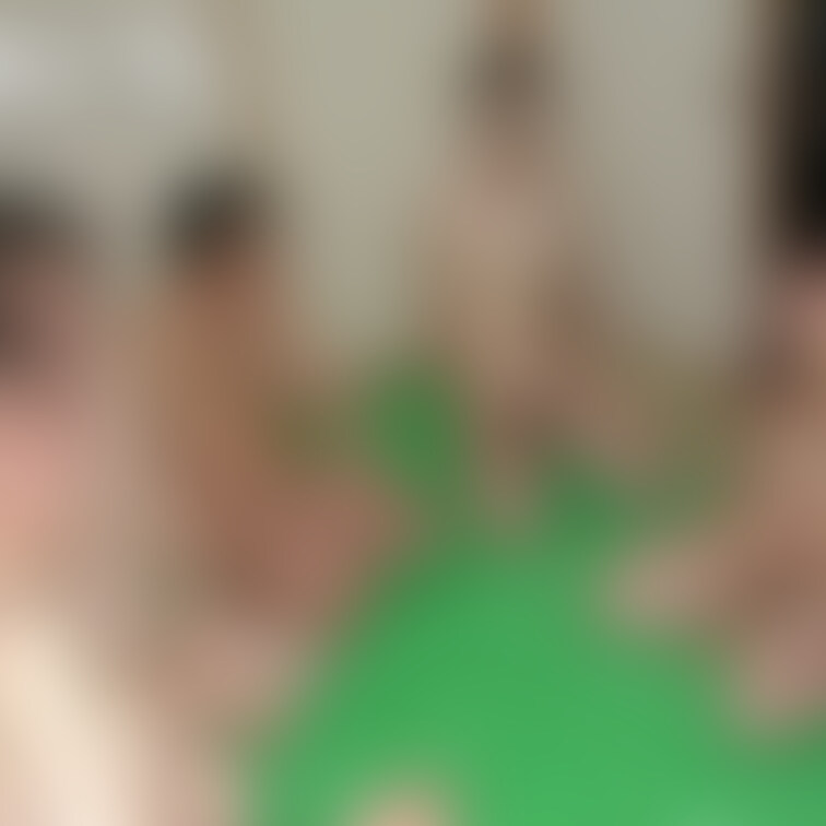 男性・女性お互いにオナニーのしあいっこ？
フィニュッシュが女性の身体にぶっかける・・・。
ちょっと変わった趣旨の企画