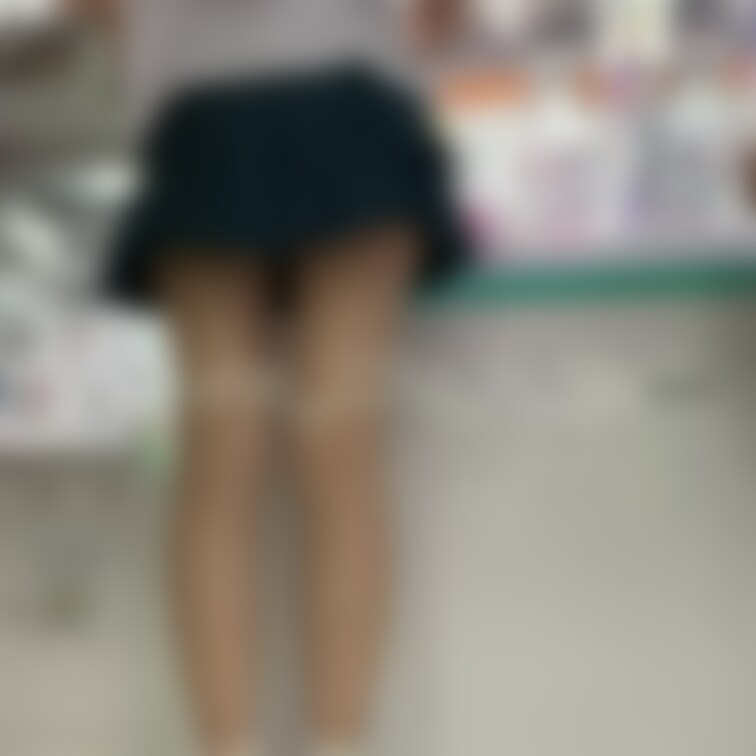 スカートを捲ると、えっちな下着が…🫣💕

2人から同時に触られたの興奮したな〜♡♡

太ももの裏蚊に刺されてるの