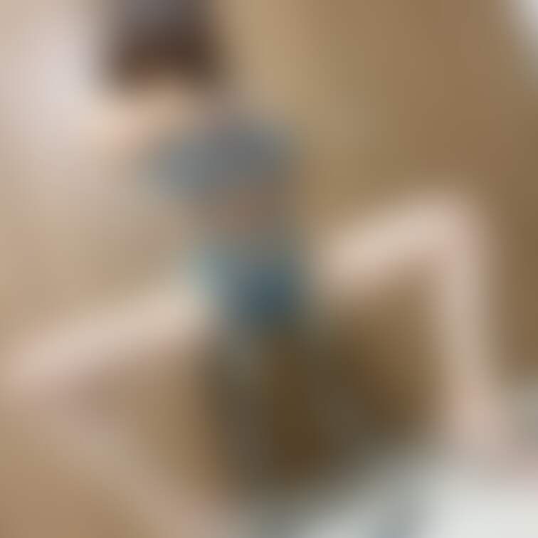 おはよ♡
昨日椅子を使ってグラビアっぽい写真撮ろうとしたら
椅子が汚くて笑った😂