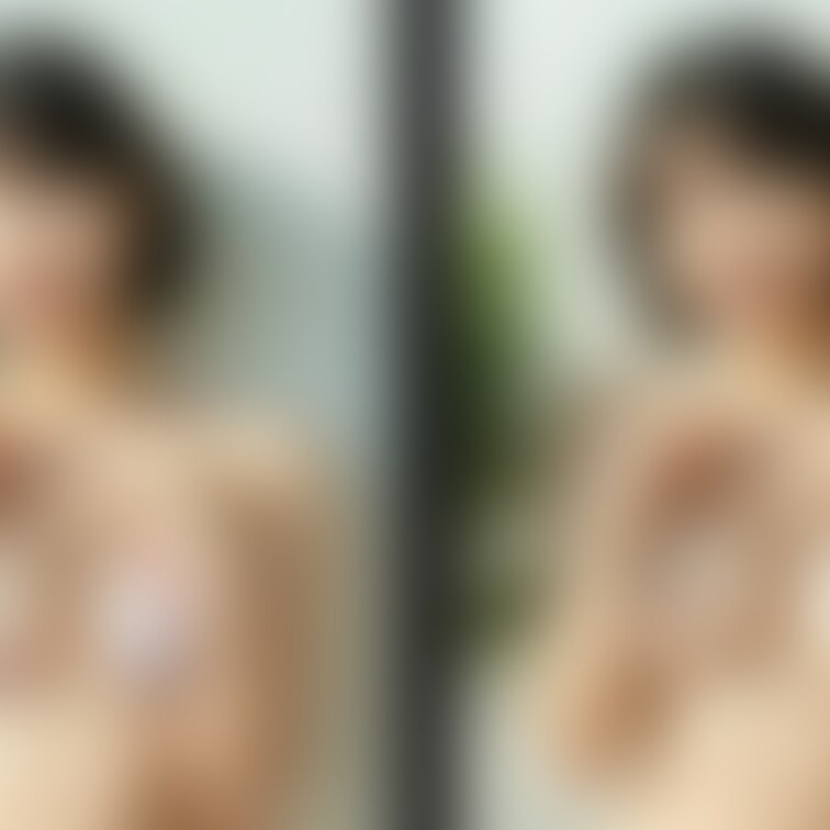 着衣と脱衣を並べた画像です。画像№749