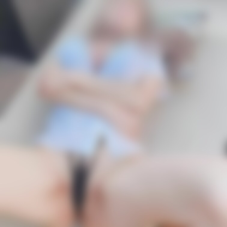 ウィンウィン動くおもちゃ💗
恥ずかしいおまんこアップでズボッと挿れられます😣💕
外なのに気持ちよすぎて、、、🤍