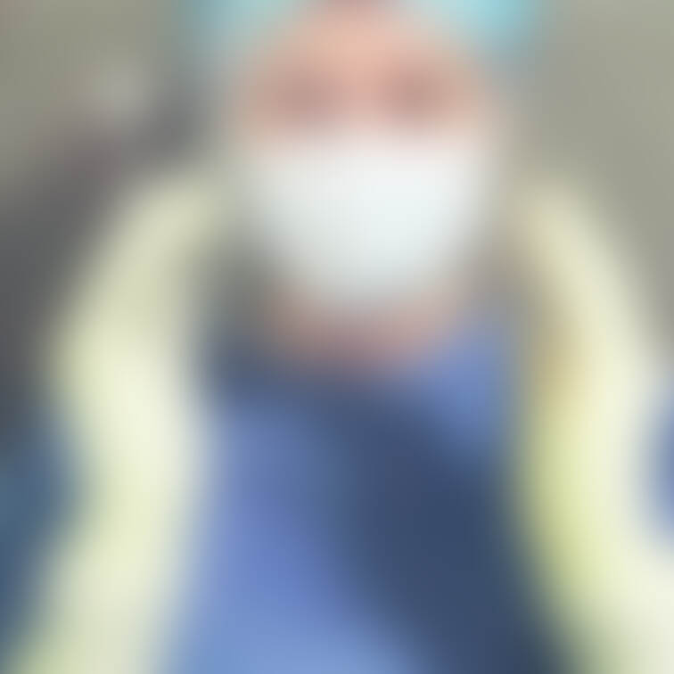 フル装備歯科医
👩⚕️私のクリニックではこれが通常のユニフォームです。治療を始めましょうか。はい、あーん❤️怖くない