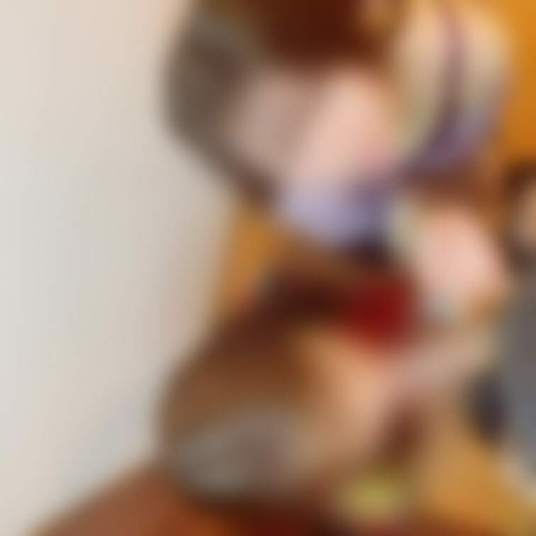 フェラ係とたまたま触る係でわけてるバージョンです🥺