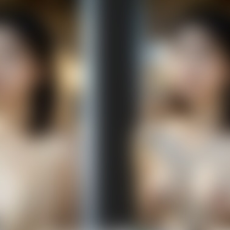 着衣と脱衣を並べた画像です。画像№537