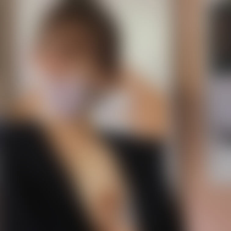 エレベーターのドアが開く3秒前なんですよ、この写真…😱😱😱
屋上は6階にありまして💦おっぱいはこうしたらキレイに撮れる