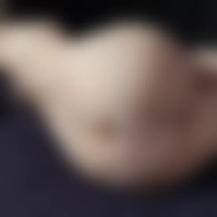 ローライズのシマシマで寝尻、乳首つんつんです🥰