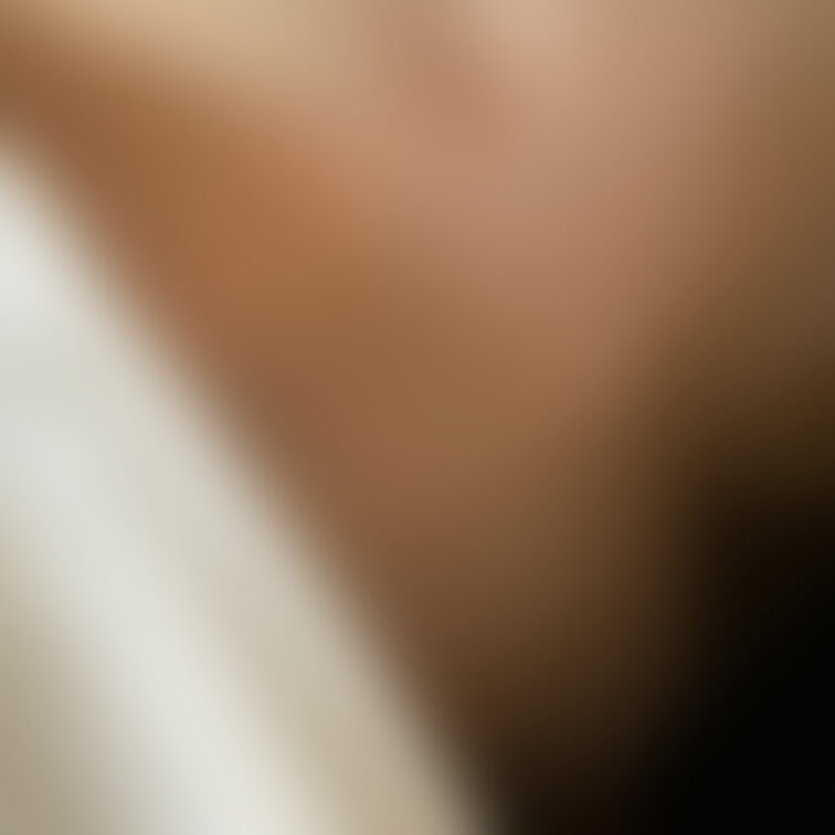 服の上からでもいいから舐めて…