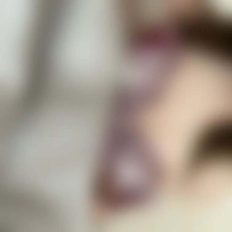 ついにベッドの上で下着を脱ぎ捨てて…ベッドの上で全裸のわたしをぜんぶ見せちゃった。
肌の熱さまで伝わりそうなくらい、リ