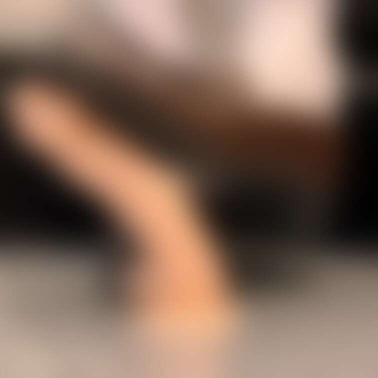 制服コスでローファーでディルドを踏みつけながら足コキした時の動画から写真を何枚かアップします🦶

生足でもなくストッ