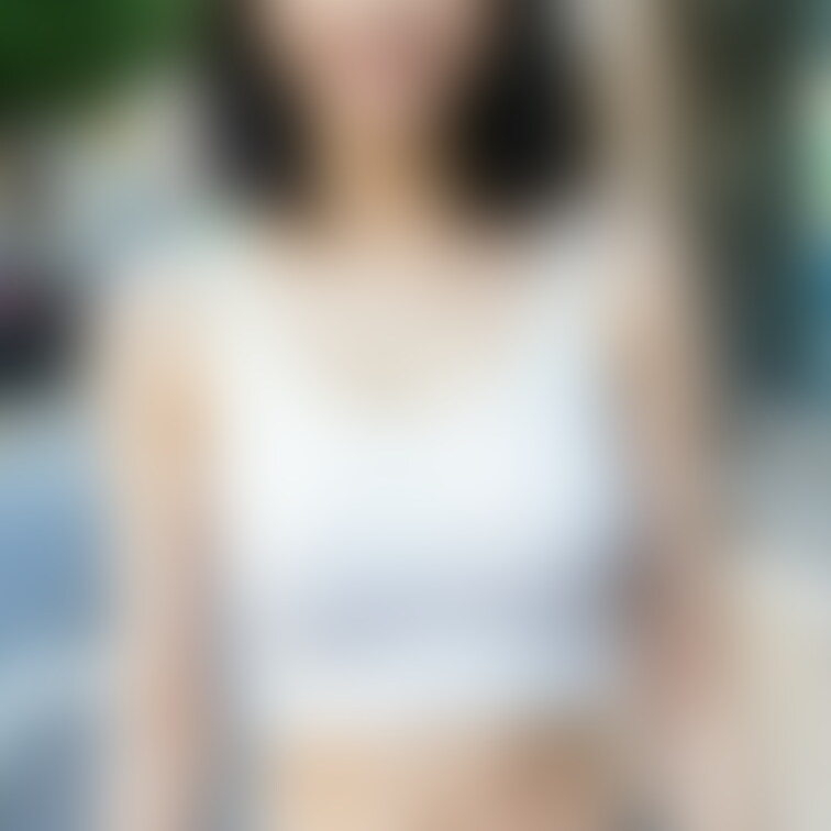 何となく夏っぽい爽やかな画像を作りたくて ショートデニムの女の子たちに登場してもらいました。