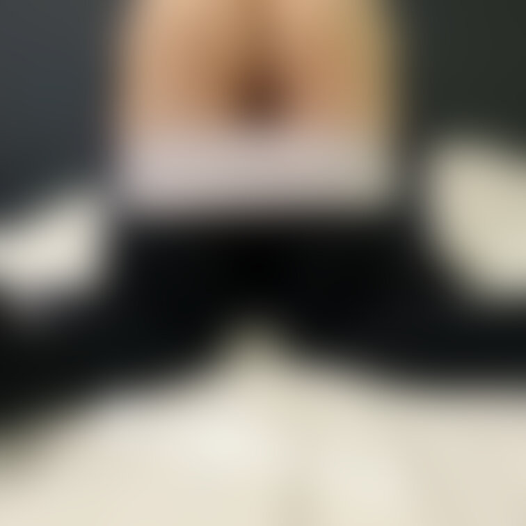 一旦、お手頃プラン用の写真を投稿させて頂きます🥰

私服でタイツとパンツ下げたバックからのパイパンおま○こ🫣❤️