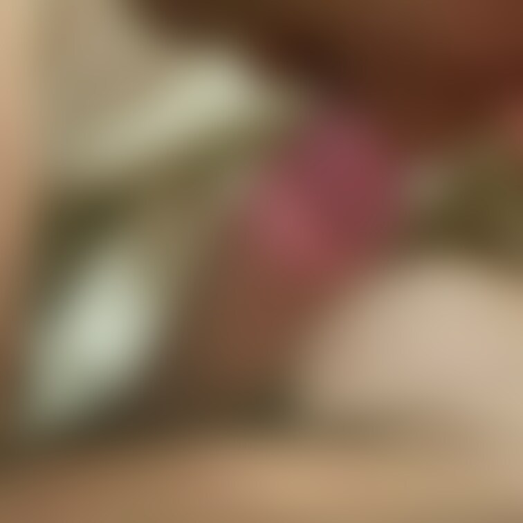 Vラインの脱毛は整えるだけで全部無くさないと思ってたんだけど、ついにこの時からパイパンにした💗
逆フェラされながら乳首