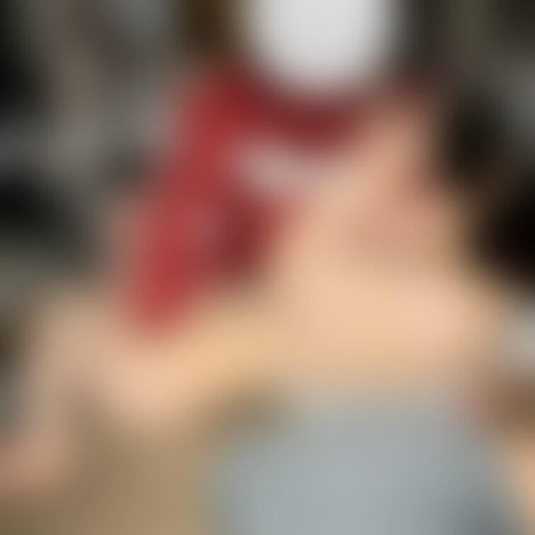 男1女2の3Pで女の子に手マンされてるの図。