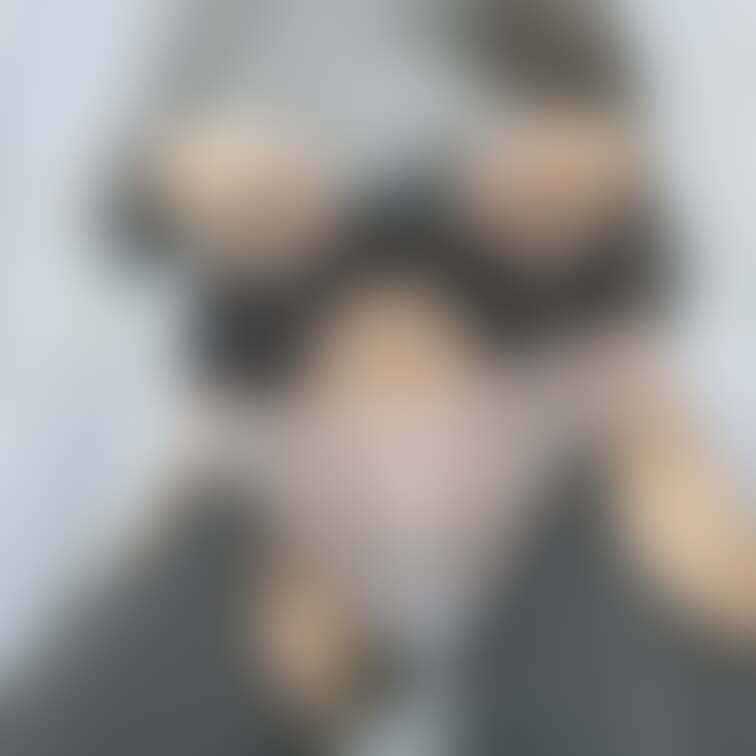 手の位置って迷うね〜
これはなんだか控えめそうに見えるね🤔
どこがいいんだろうか…