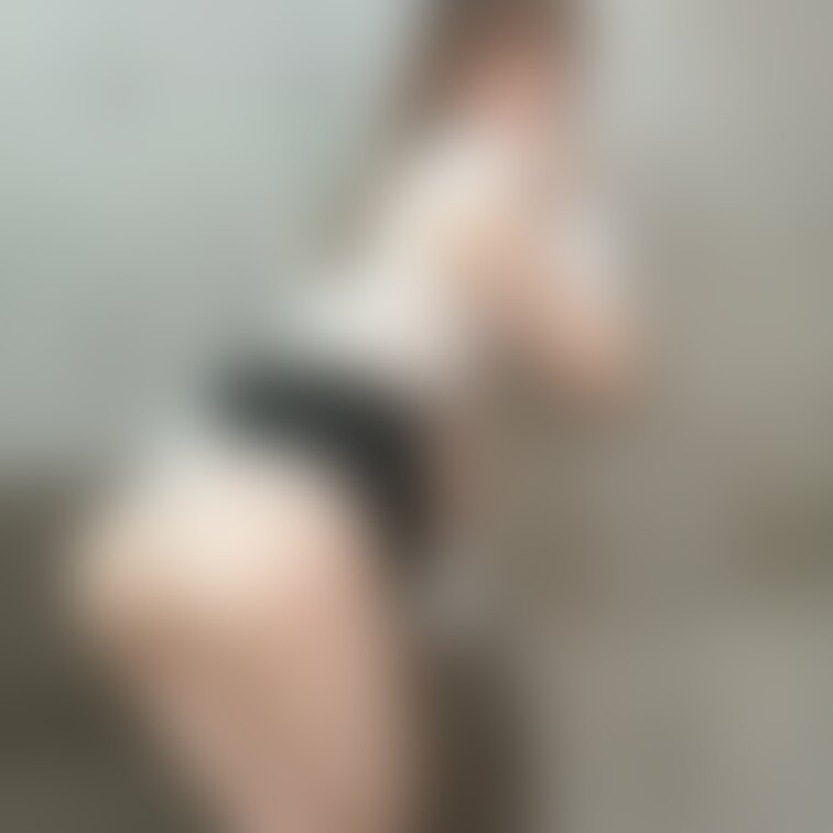 網タイツ&Tバックでおしり丸出しの
えちえちバニーになってみたよ👯♀️🩷
後ろからのアングルのまん丸おしりどうです
