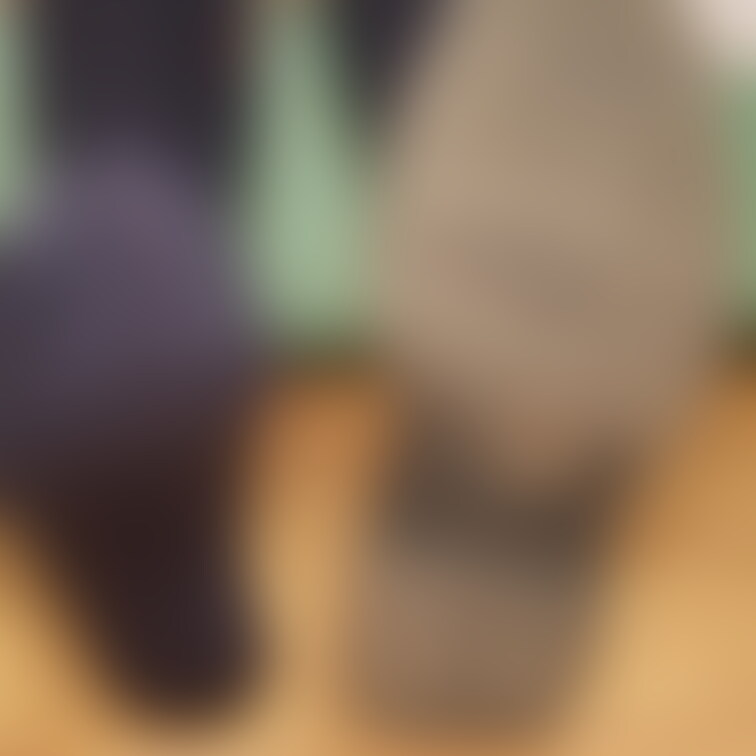 靴下と靴の半分ずつ
