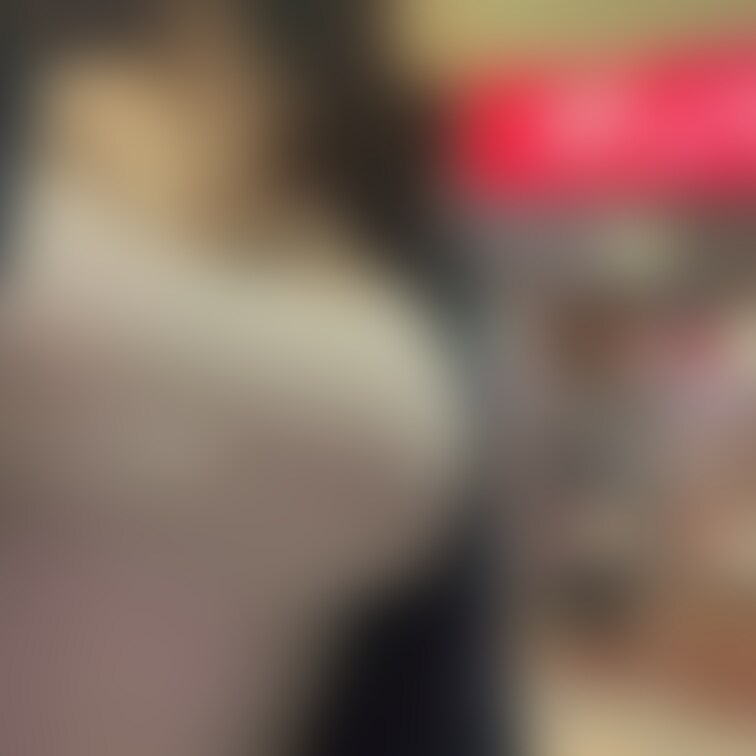 ガン見だけでなく
声掛けしてくれないかな？
折角乳首見せているんだから！