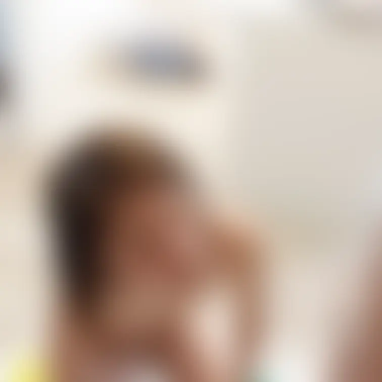 りりの全裸パーティー兼公開撮影。参加男性へのごほうびはおちんちん観察です。こういうのがうれしい男性、けっこういます。
