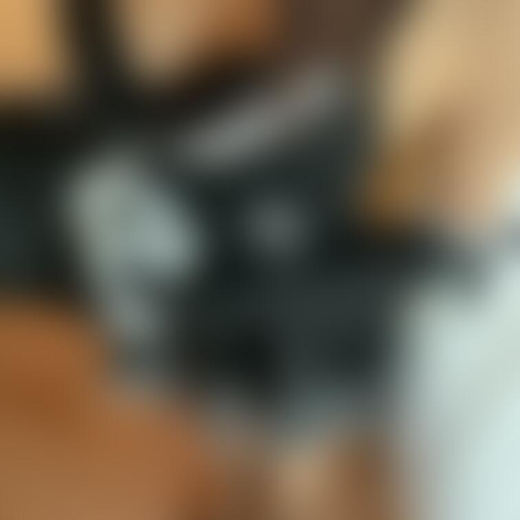 胸元、、見つめすぎですぅ、、、