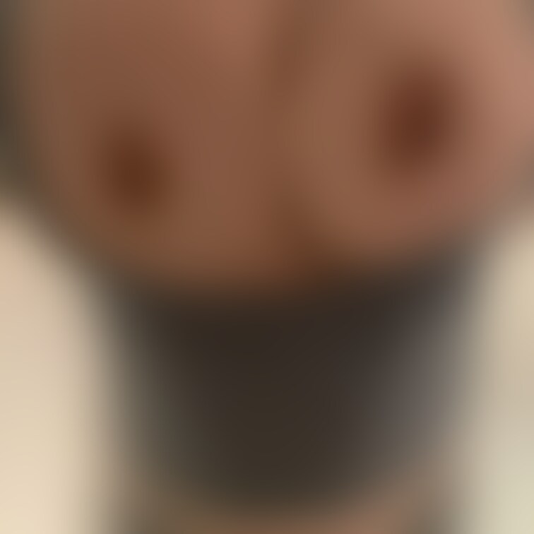 鏡に押し付けおっぱい