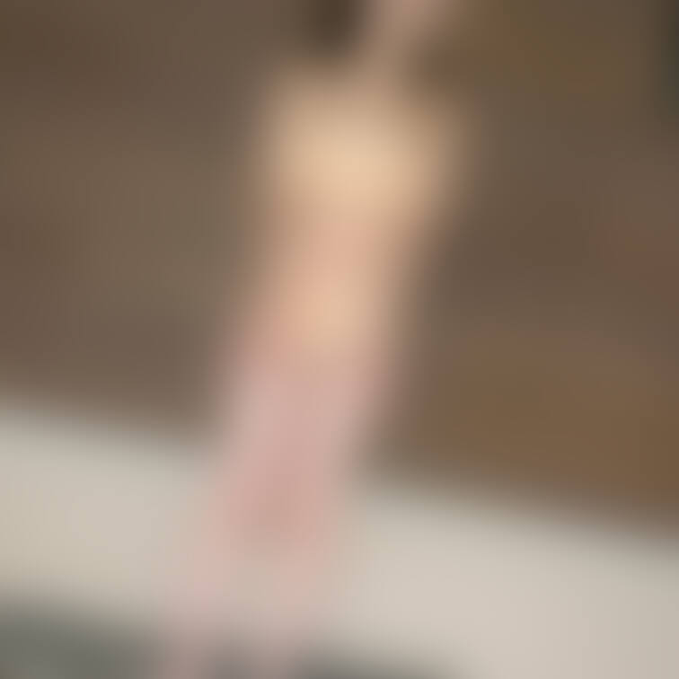 Xの続きです🧡公園で露出お散歩😖🧡
たくさん見てほしくて下着だけになっちゃいました😖🧡びんびんになった乳首も見て下さい