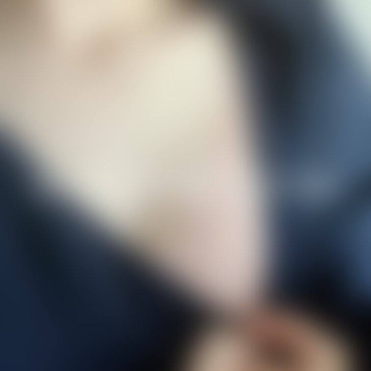 チラッてみせてるほうがなんかえっちに見えるような見えないような🤔💕
