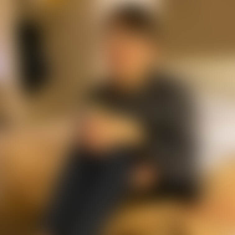 妻がホテルで寝取られていく画像。
寝取られの始まりです。
この瞬間が興奮します。
#人妻
#素人
#寝