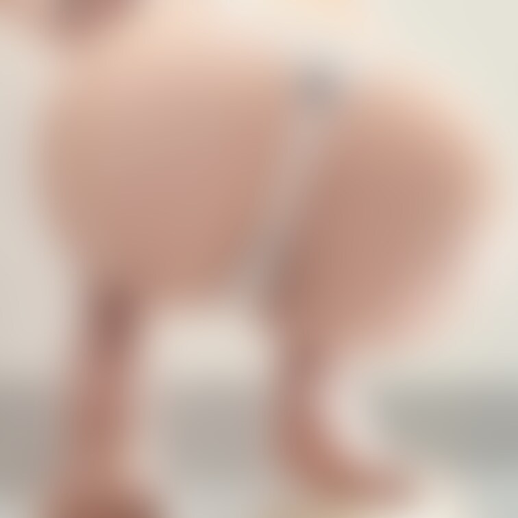 お家にあるTバックで撮ったよ♡3枚目ははみ出てたからモザイク😿
